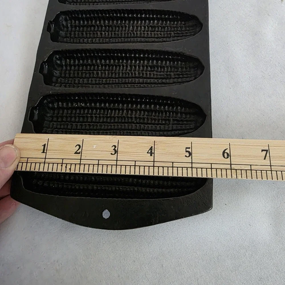 Vintage Cast‎ Iron Cornbread Stick Pan 7 Slot 12